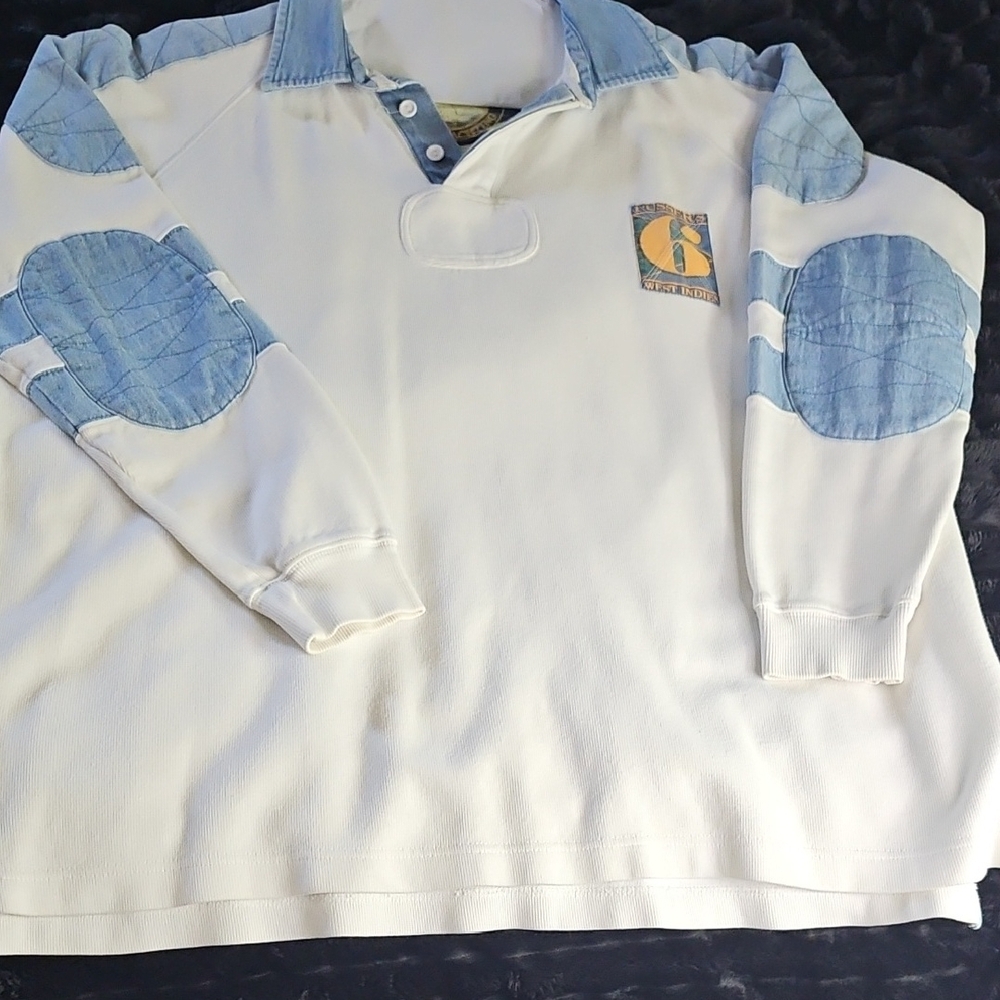 White and Blue Sweatshirt with Collared Neckline